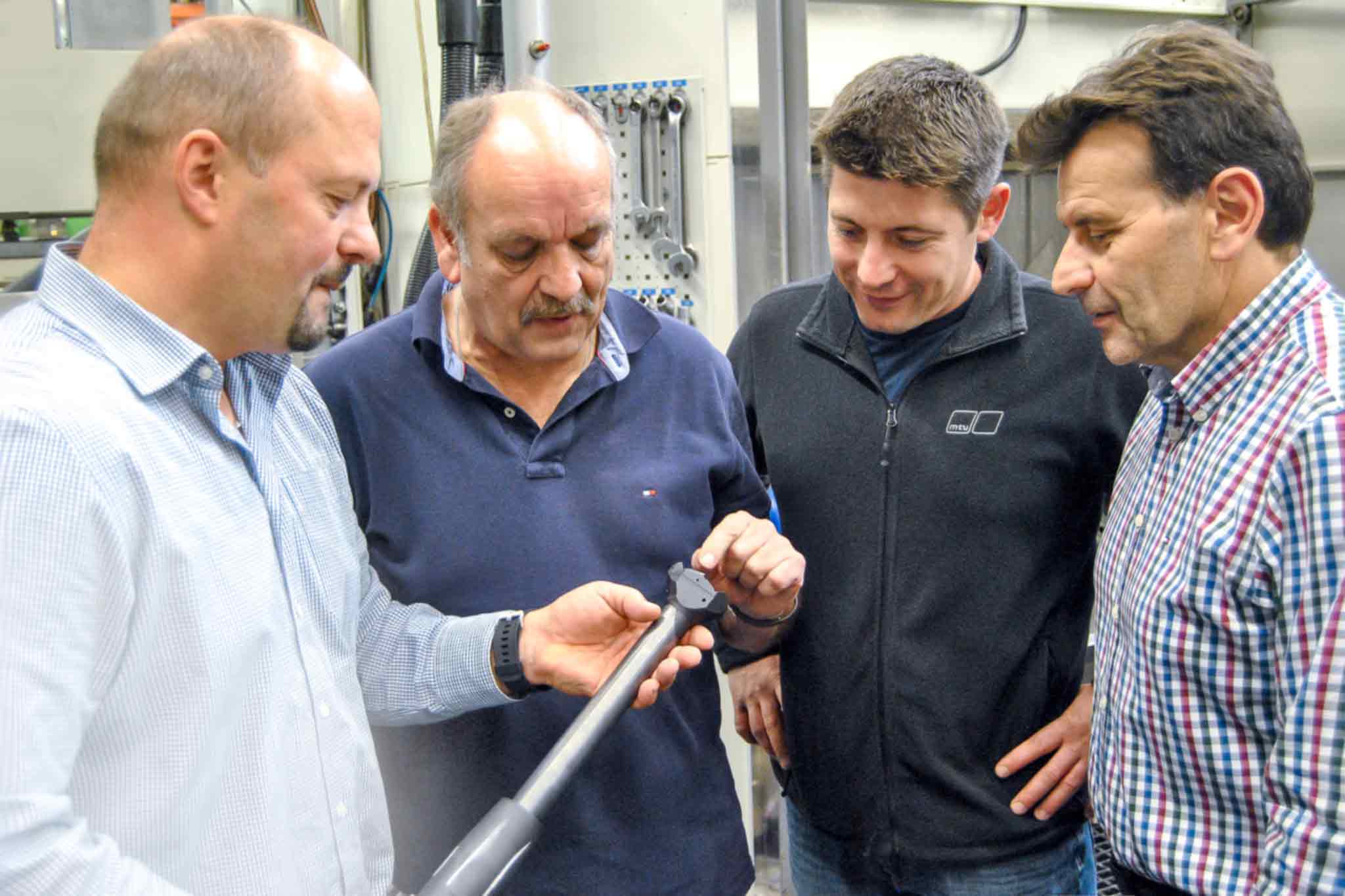 Thomas Jungbeck discusses the tool with MTU technicians Hans Schreiner, Waldemar Schmidt and Stefan Wohnhas.