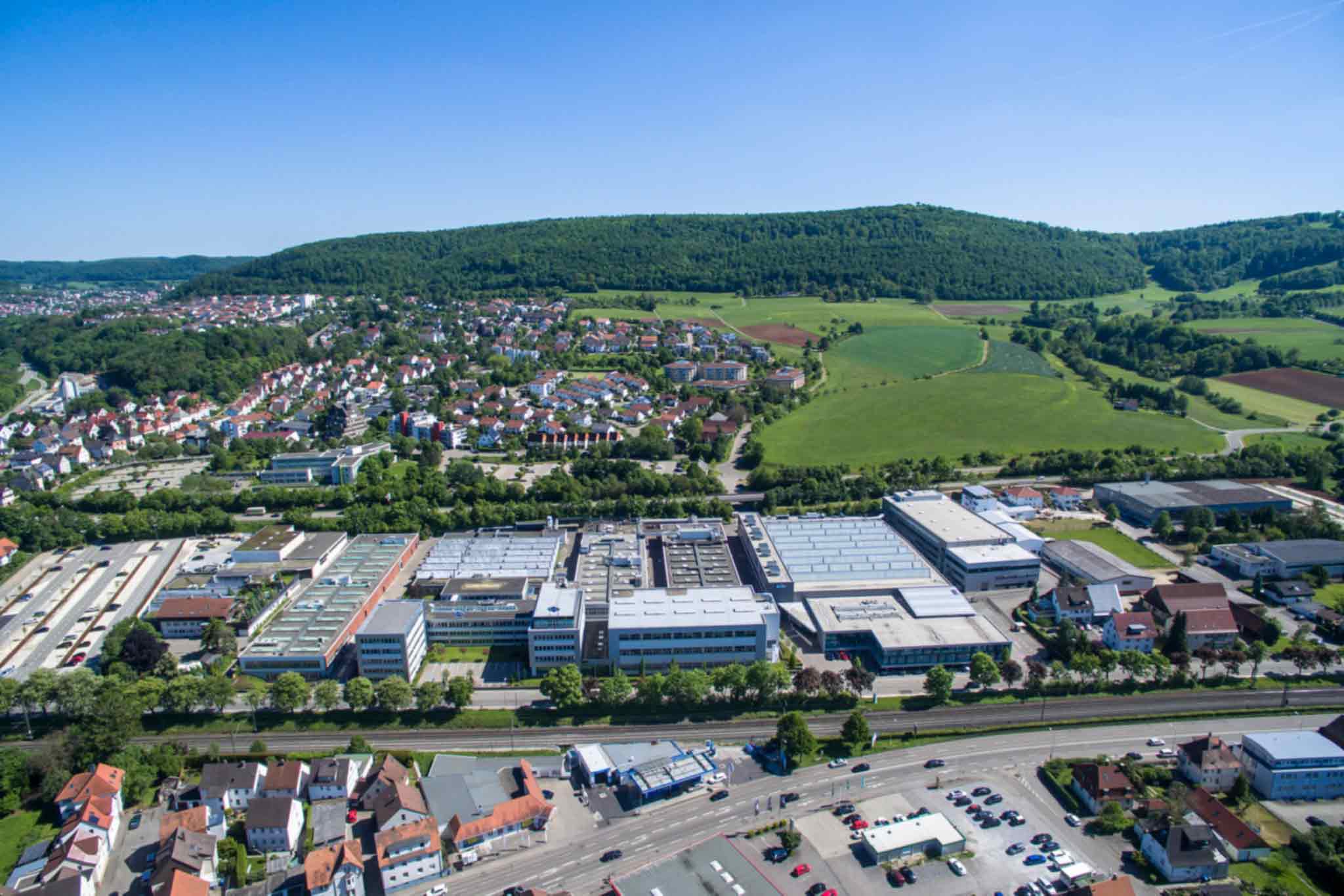 An aerial view of the main MAPAL factory in Aalen is shown.